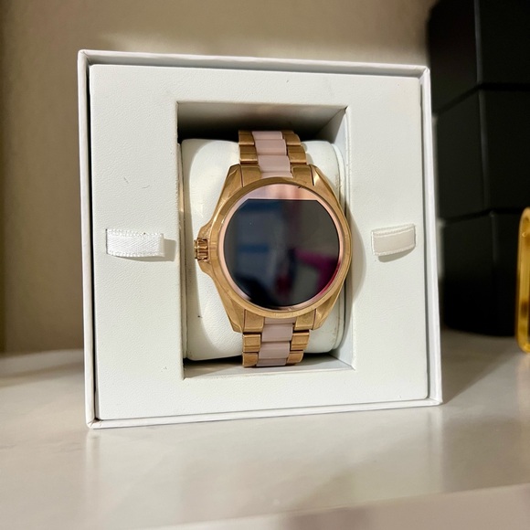 NWT Michael Kors Access Bradshaw Smartwatch - Picture 9 of 14